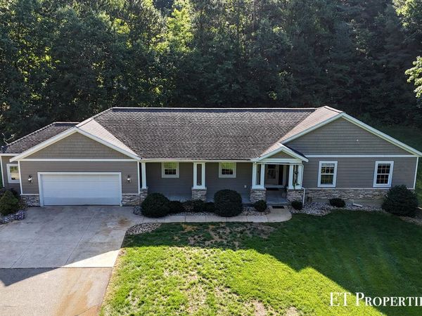 7801 Cascade Road SE, Grand Rapids, MI 49546