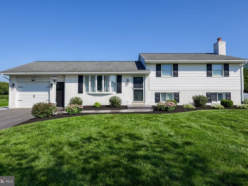 1239 Donegal Springs, Mount Joy, PA 17552 Main Photo