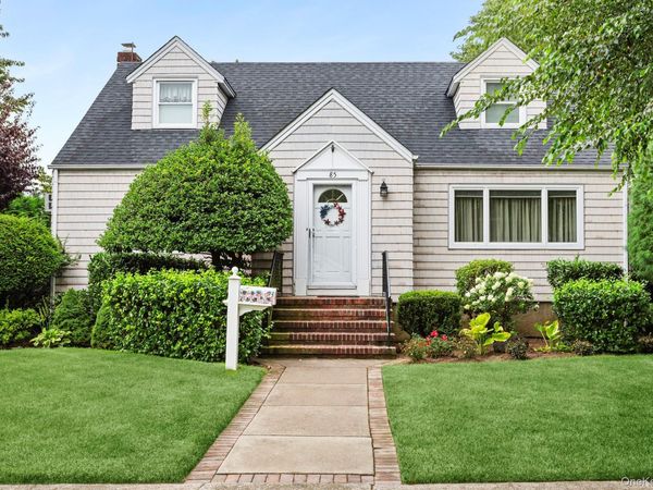 85 Woodlawn Avenue , Valley Stream, NY 11581