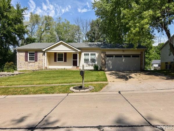 6693 Lesli Mari Court, St Louis, MO 63033