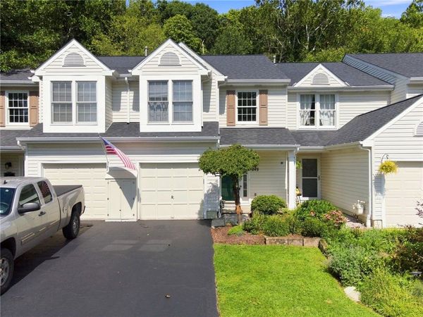 249 Commons Dr , Oakmont, PA 15139