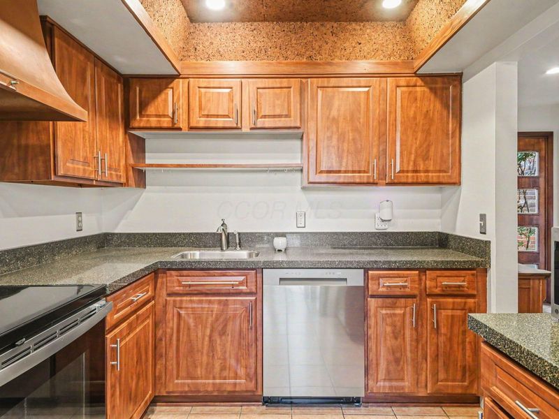 1501 Lafayette Drive, Unit 1501, Columbus, OH 43220 Photo 3