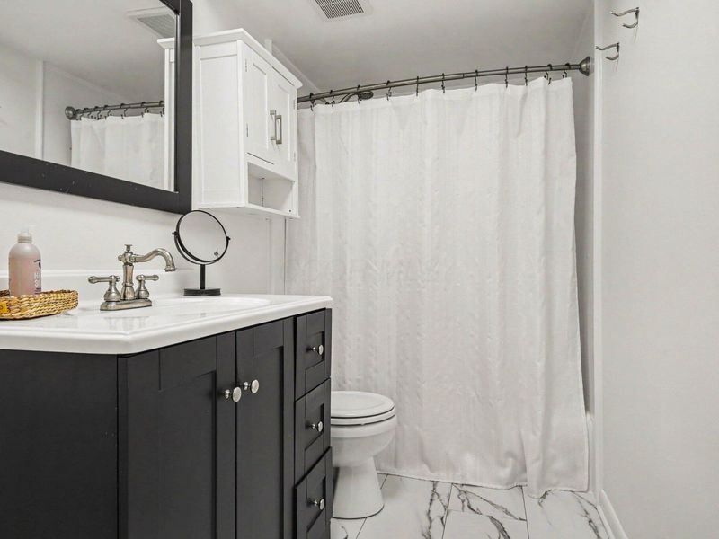 1501 Lafayette Drive, Unit 1501, Columbus, OH 43220 Photo 4