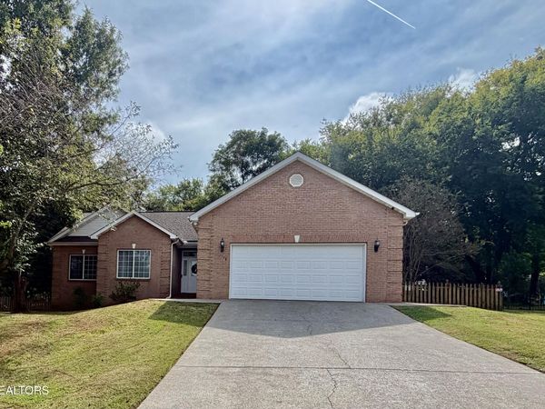 118 Windsor Drive, Maryville, TN 37803