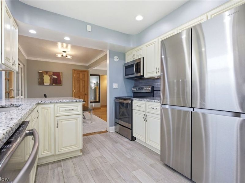 19110 Rockcliff Drive, Rocky River, OH 44116 Photo 11