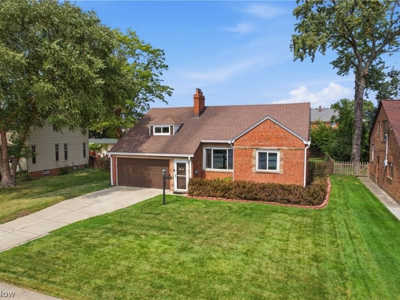 19110 Rockcliff Drive, Rocky River, OH 44116 Photo 2