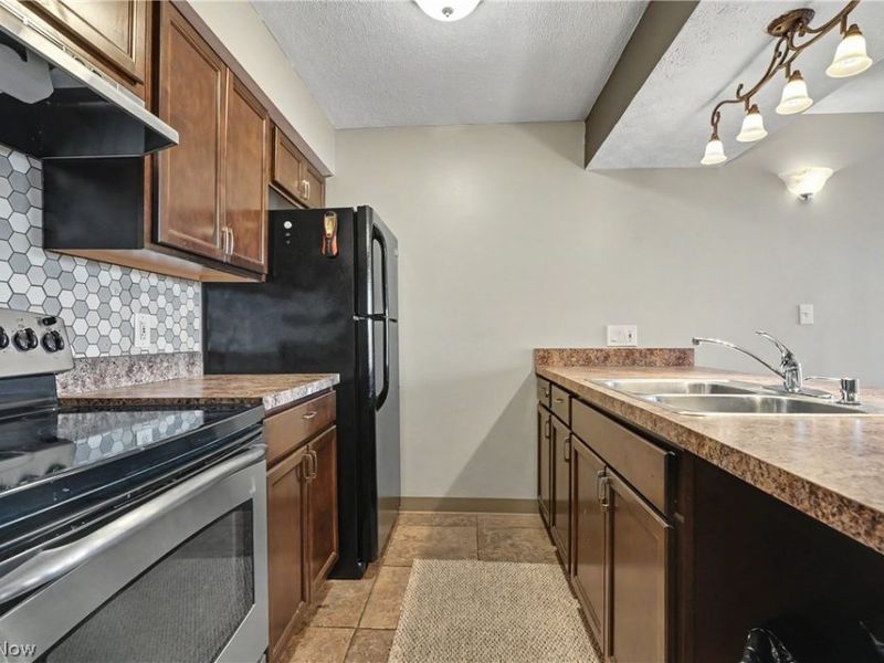 1605 Treetop Trail, Unit A, Akron, OH 44313 Photo 8