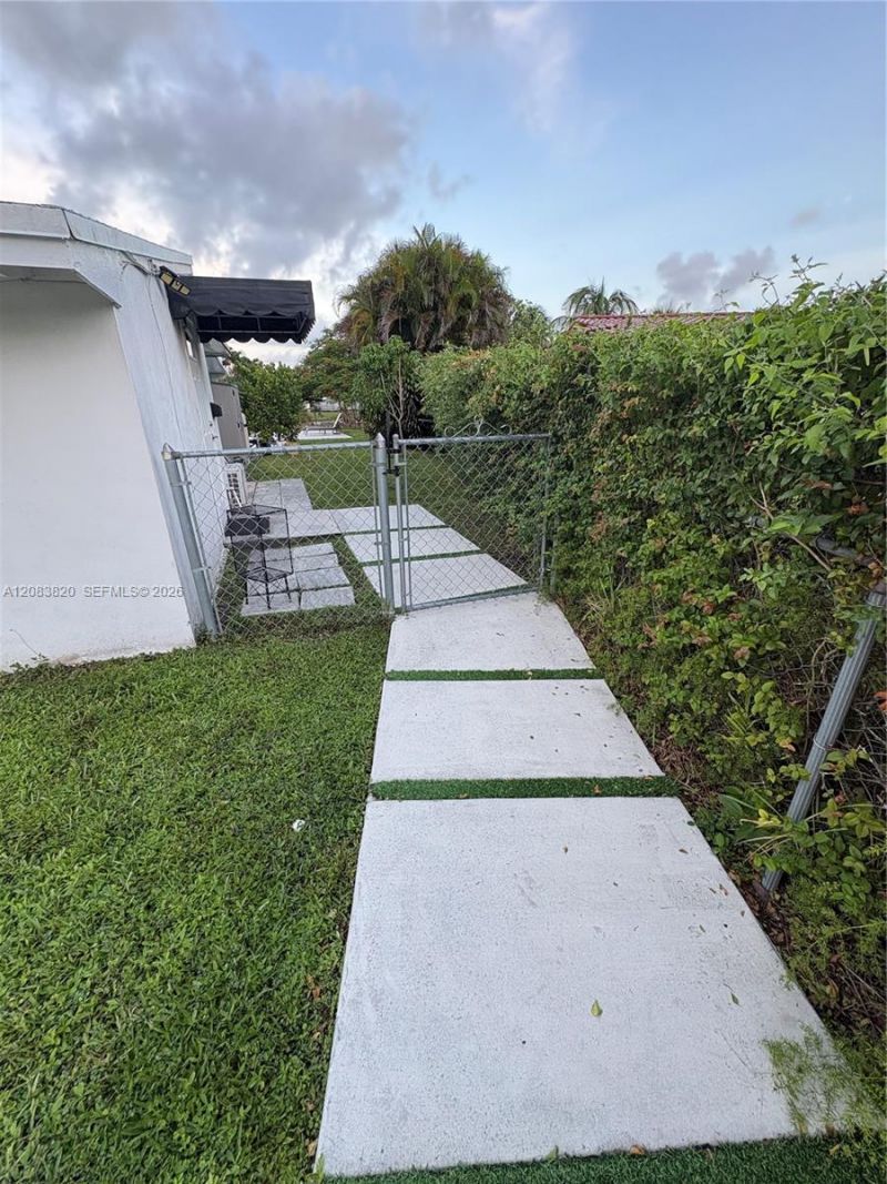 8010 SW 99th Ave, Unit n/a, Miami, FL 33173 Photo