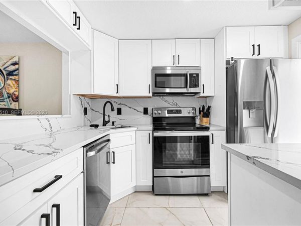 400 SE 10th St, Unit 105, Deerfield Beach, FL 33441