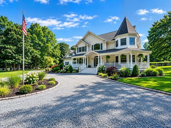 4 Holly Lane , Nissequogue, NY 11780