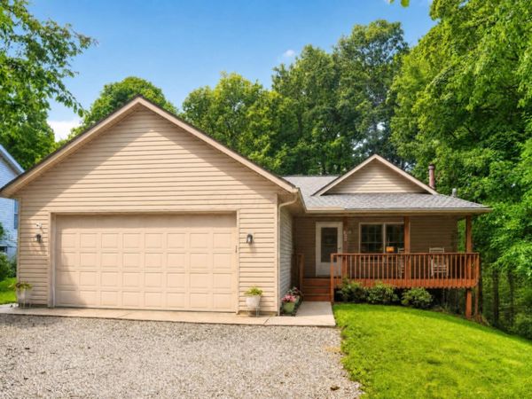 832 Highland Hills Drive , Howard, OH 43028
