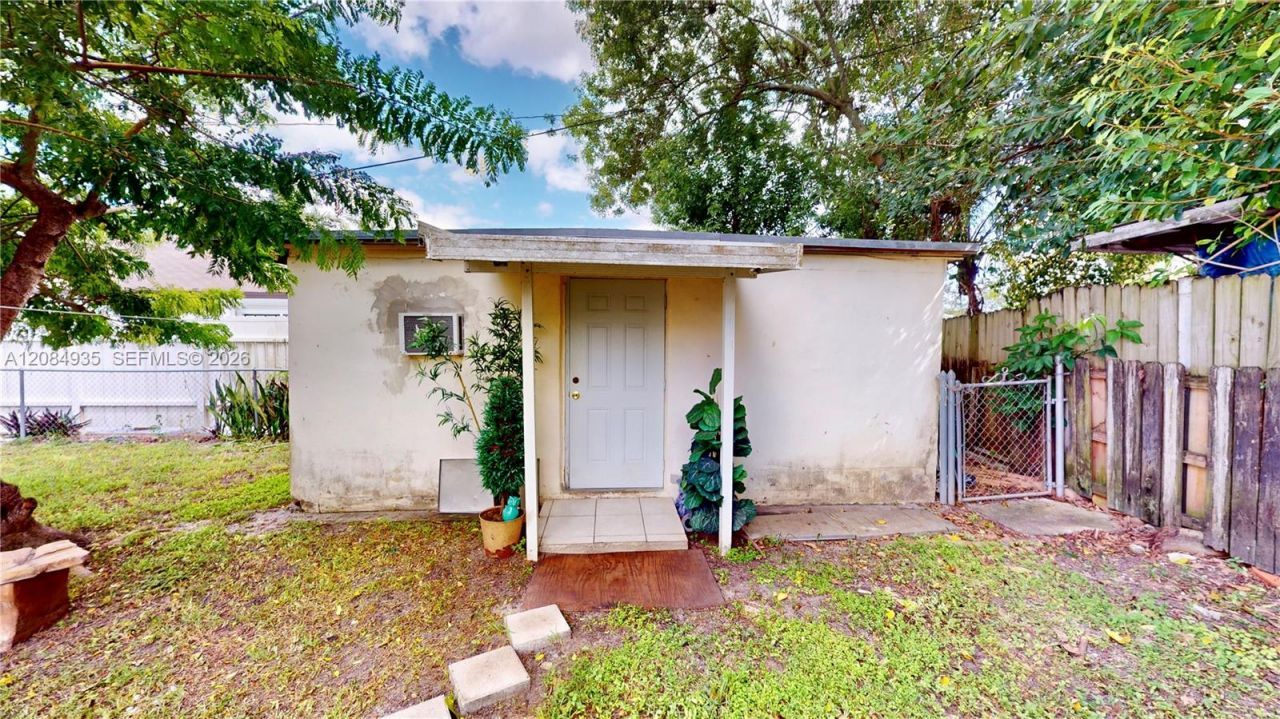 9940 SW 48th St , Miami, FL 33165 Photo