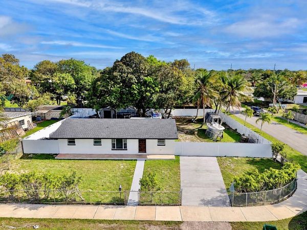 3354 NW 181st St , Miami Gardens, FL 33056