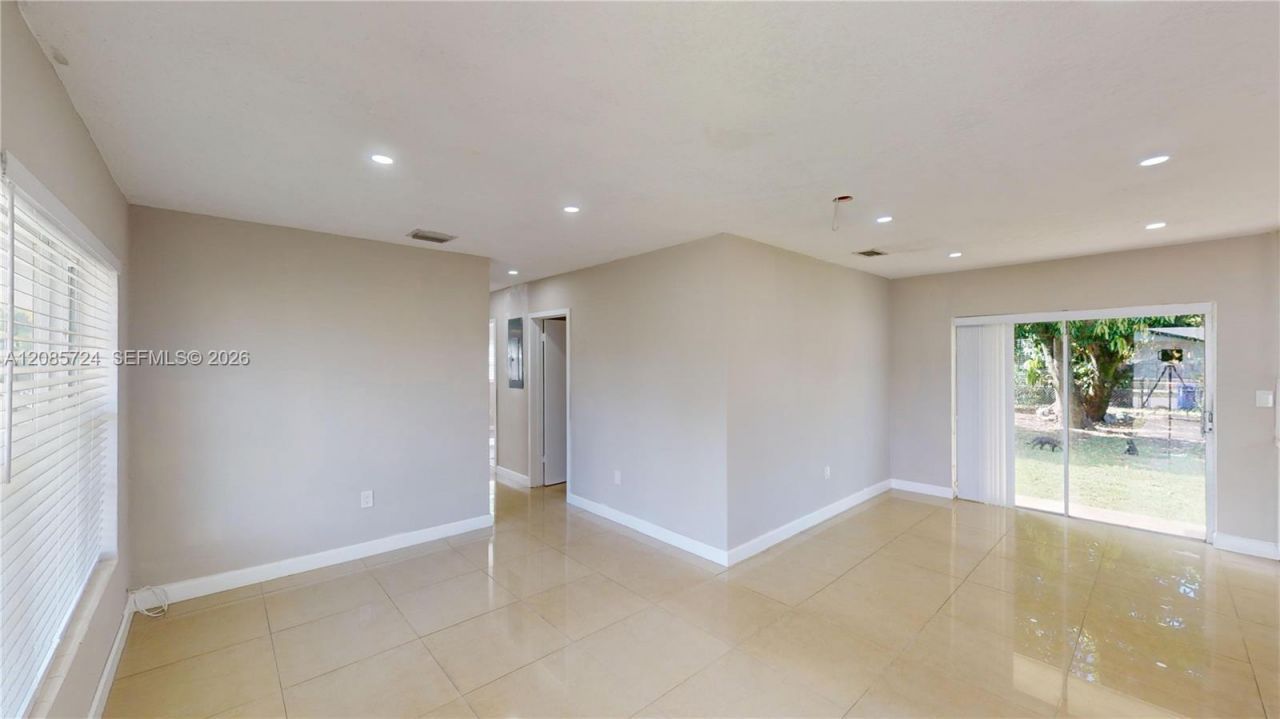 3354 NW 181st St, Miami Gardens, FL 33056 Photo