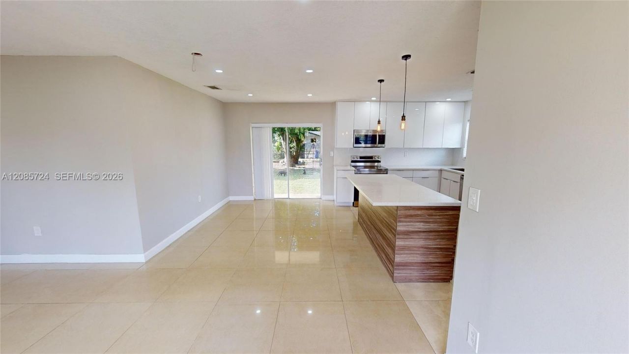 3354 NW 181st St, Miami Gardens, FL 33056 Photo