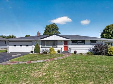 203 Hibiscus Dr, North Syracuse, NY 13212
