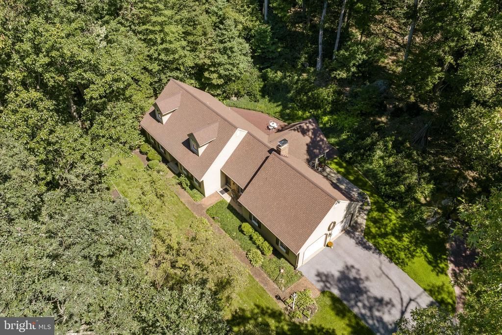 22 FOX ROAD , NEWMANSTOWN, PA 17073