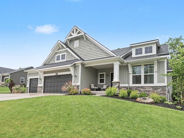 3899 Autumn Acres Drive, Rockford, MI 49341