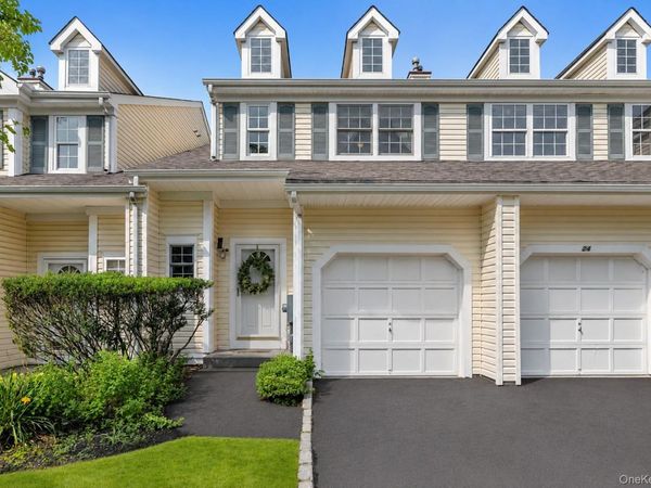 26 Scarborough Drive , Smithtown, NY 11787