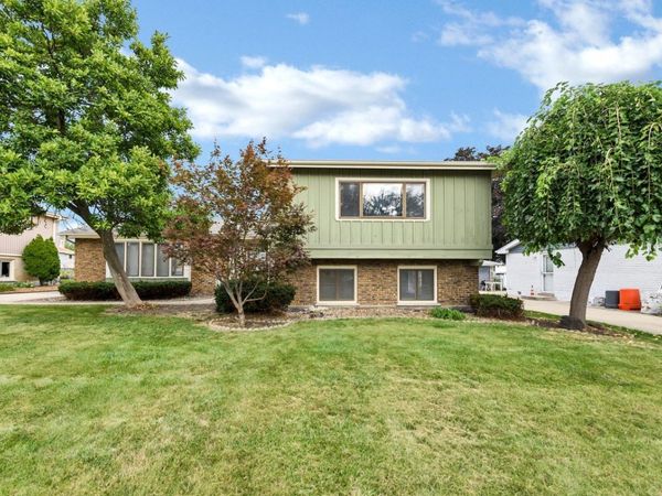 1734 W Rampart Road , Addison, IL 60101