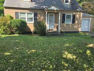 828 Cumberland Avenue , Syracuse, NY 13210