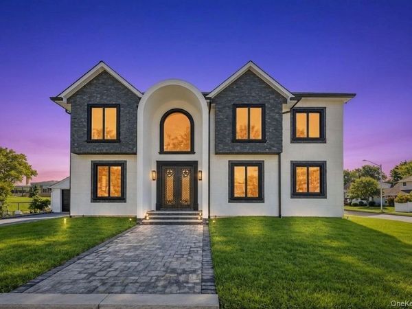 1 Straight Lane , Levittown, NY 11756