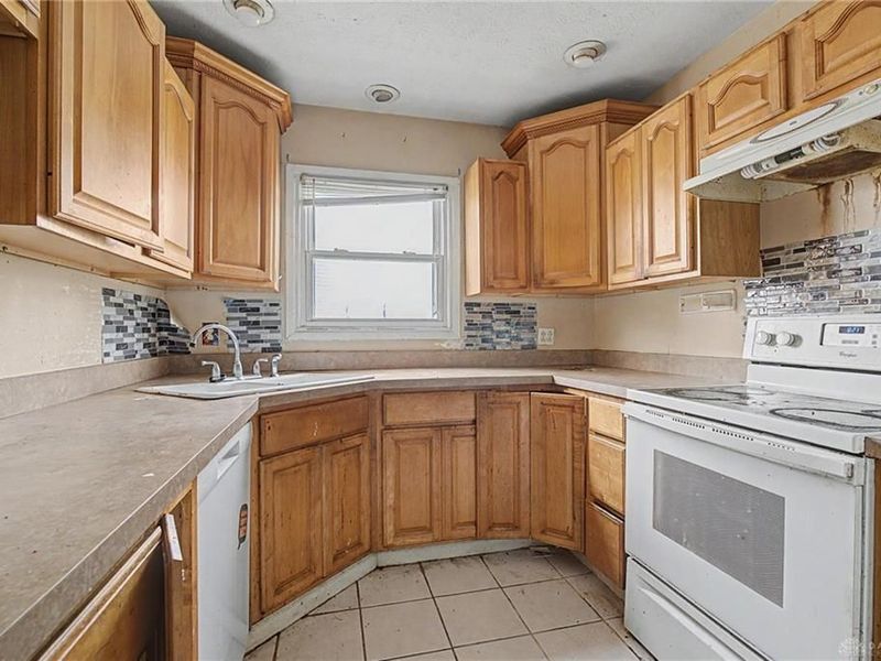 2260 N Aragon Avenue, Dayton, OH 45420 Photo 8