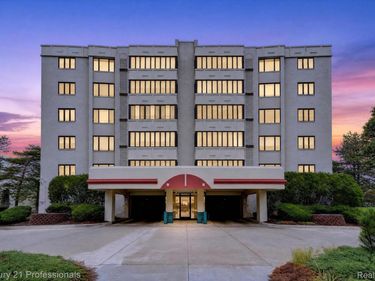 43000 12 OAKS CRESCENT Drive, Unit 4022, Novi, Mi 48377