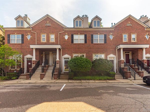 16942 Farmington Road , Unit 24, Livonia, Mi 48154