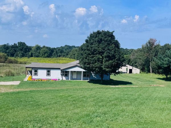 12183 Young Road , Amanda, OH 43102
