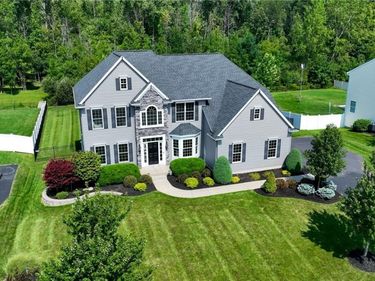 51 Golden Crescent Way, Orchard Park, NY 14127