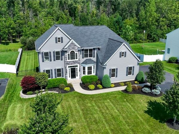 51 Golden Crescent Way, Orchard Park, NY 14127