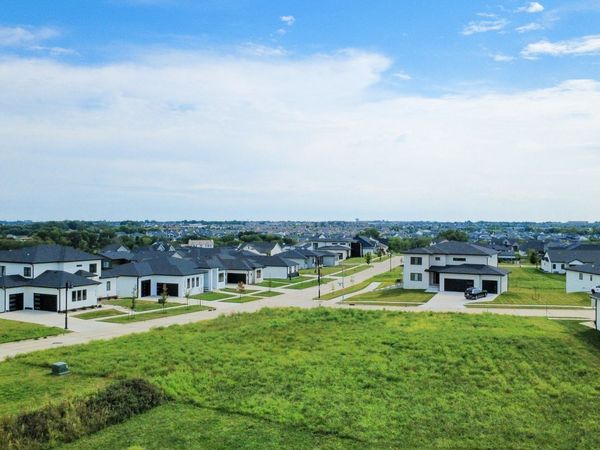 17927 Hammontree Circle , Clive, IA 50325