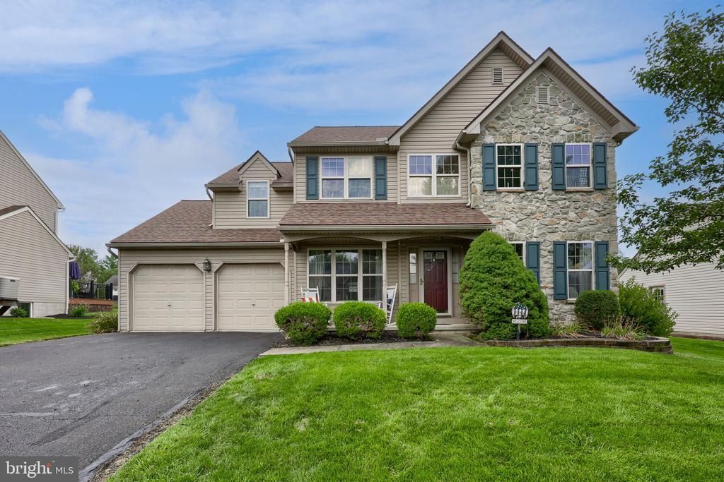 80 APPLE BLOSSOM DRIVE , LANCASTER, PA 17602
