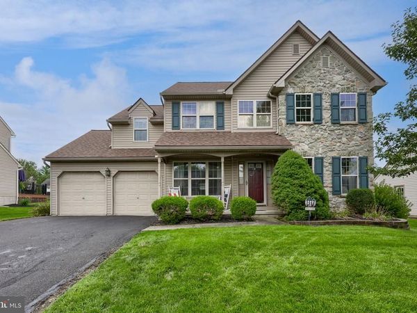 80 APPLE BLOSSOM DRIVE, LANCASTER, PA 17602