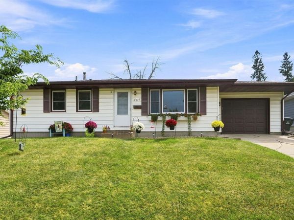 2075 Larry Drive NE, Cedar Rapids, IA 52402