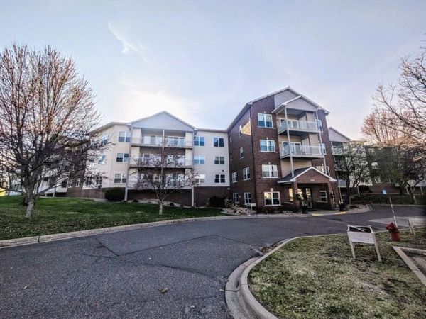 2231 Penn Place, Unit 213, North Saint Paul, MN 55109