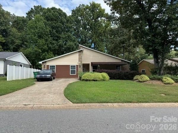 7626 Eastbourne Road , Charlotte, NC 28227