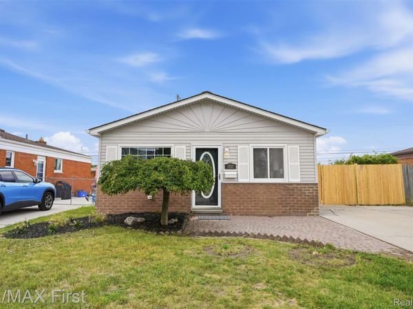 28005 Gladstone Street , St Clair Shores, Mi 48081