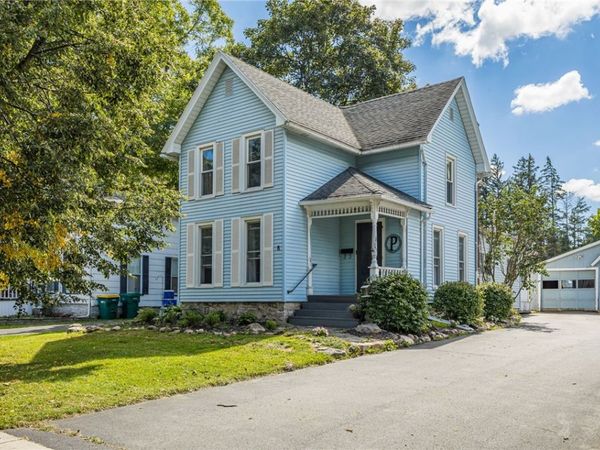 8 Union St , Le Roy, NY 14482