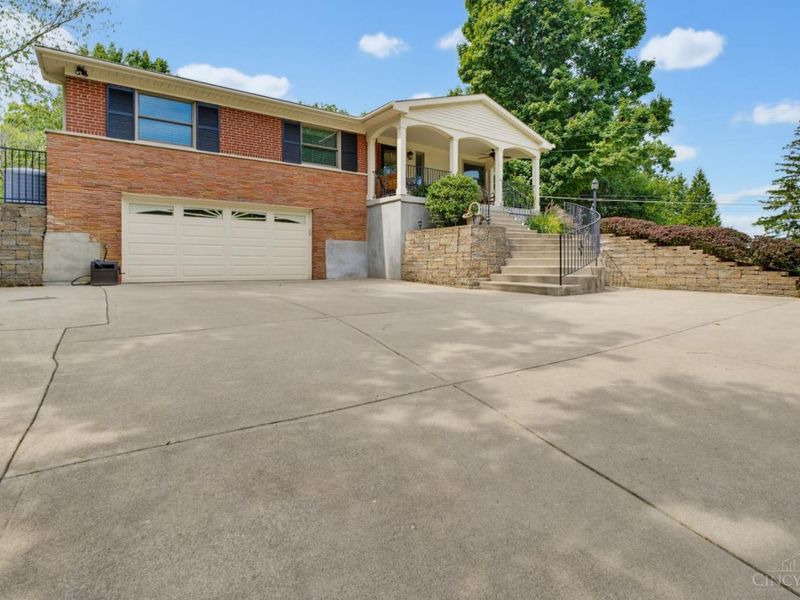 699 Eversole Road, Anderson Township, OH 45230 Photo 2