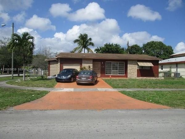 205 NE 175th St , North Miami Beach, FL 33162