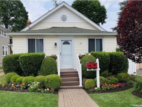 23 Locust Avenue , Bayville, NY 11709