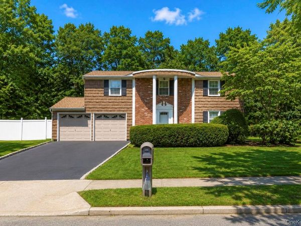 25 Hewes Street , Port Jefferson Station, NY 11776