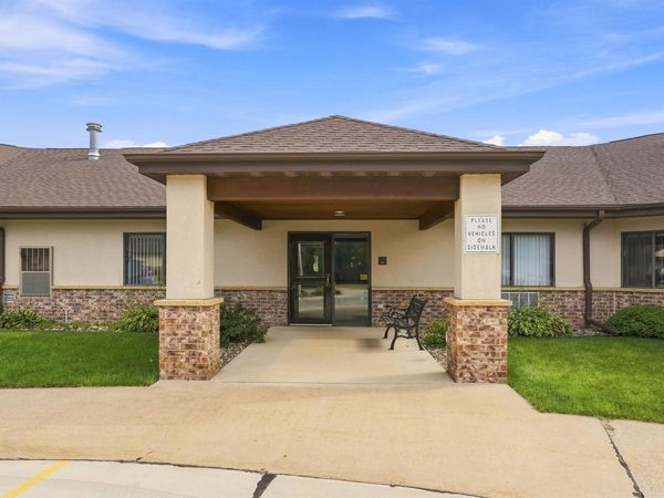 520 S 1st Avenue, Unit 113, New Hampton, IA 50659