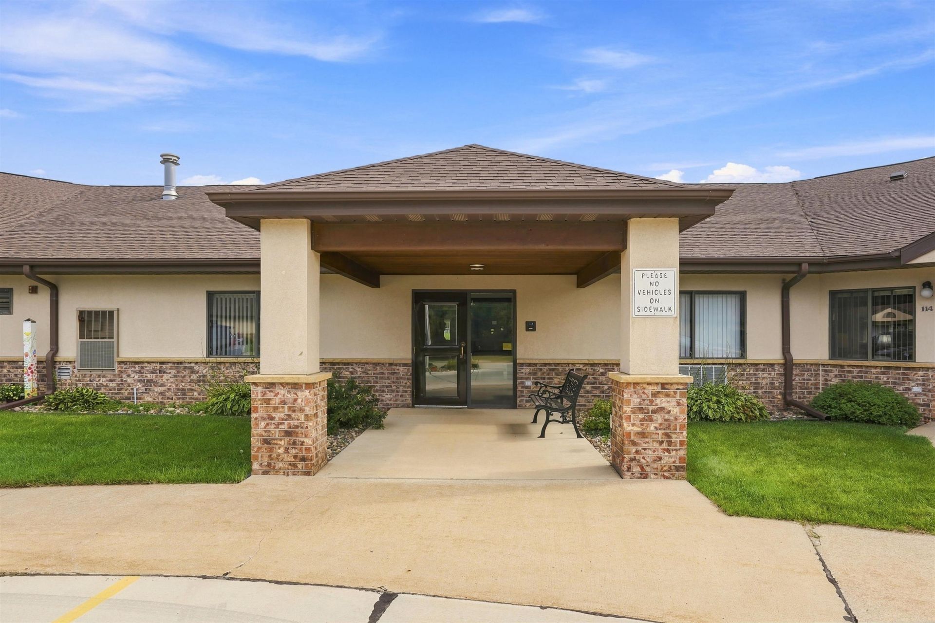 520 S 1st Avenue, Unit 113, New Hampton, IA 50659 Main Photo