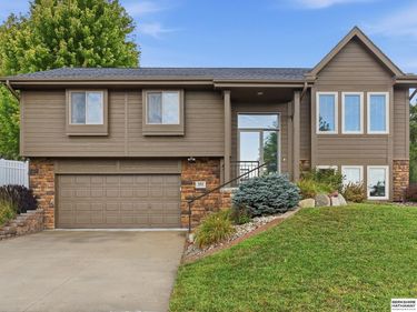 302 Carly Circle, Council Bluffs, IA 51503