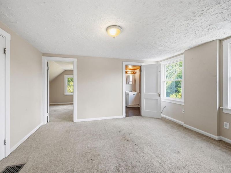 4526 Clearview Avenue, Cincinnati, OH 45205 Photo 46