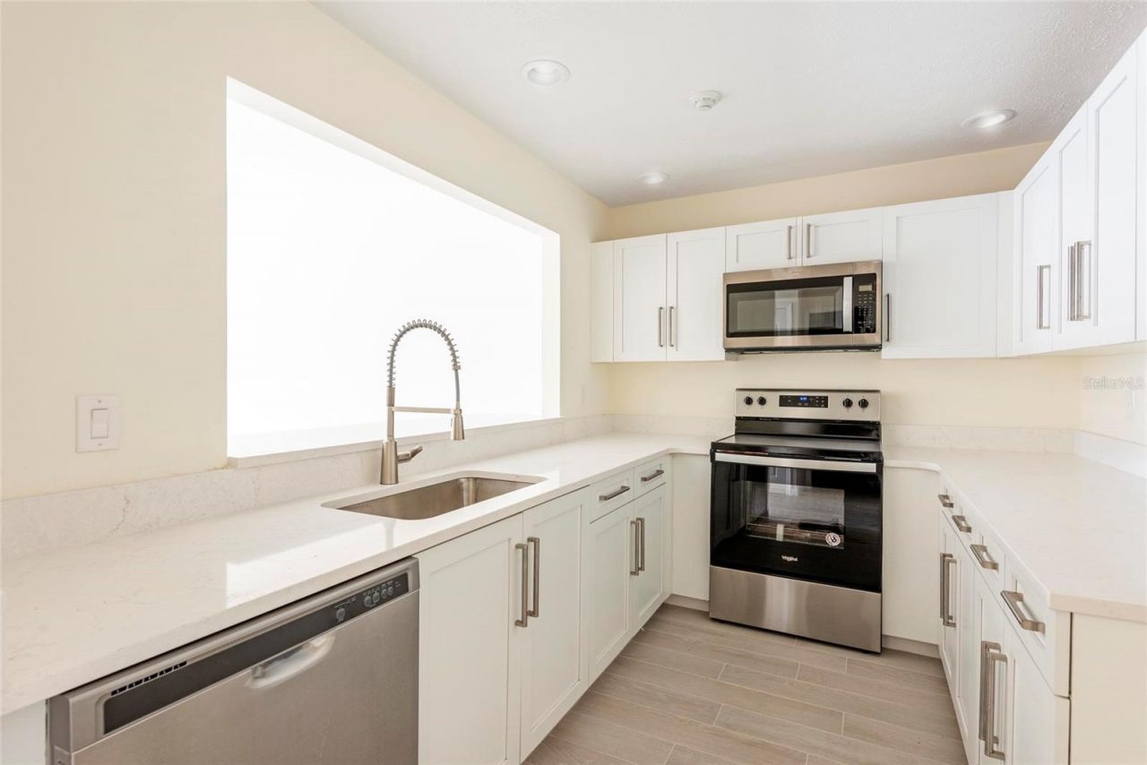 870 Hudson Avenue, Unit 870, Sarasota, FL 34236 Photo
