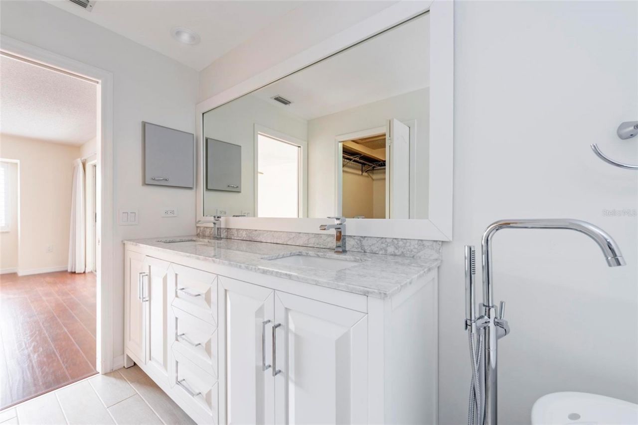 870 Hudson Avenue, Unit 870, Sarasota, FL 34236 Photo